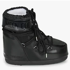 Moonboots  - Dom är typ helt nya💕 säljer för jag har tröttnat på dom💕 buda gärna 50kr mer en va den andra gjorde 