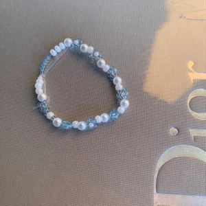 fina gulligt armband💙🦋 - Säljer detta fina armband nu till sommar och vår💙💕🦋 passar storleken Xs!☀️☀️ frakt ligger på 12kr!💕 finns matchade ring till om det önskas, aldrig använd!🌸🌸 (hittar du med du gillar av accessoarer kan vi göra paket pris)🥰 hör av er vid frågor!