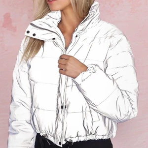 Reflexjacka  - Intressekoll, reflexjacka i storlek S, använd ett fåtal gånger, liknar bilden men inte exakt samma, lånad bild. Buda i kommentarerna