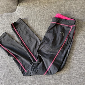 Träningstights  - Träningstights från märket KARI TRAA i bra skick