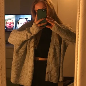 Oversize kofta  - Ljusgrå kofta ifrån lager 157 i storlek xs/s.         Använd cirka 1-2 gånger.                                                  Orginal pris: 150 kr.