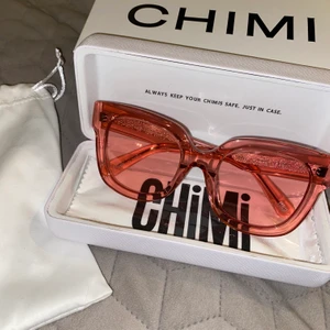 Chimi, #008 Guava Clear - HELT nya chimis, säljer pga beställde flera par. Nypris: 999kr - Buda privat! Köpare står för frakt. BUDGIVNING SLUTAR PÅ FREDAG!! HÖGSTA BUD: 450kr