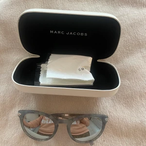 Michael Kors solglasögon  - Nyskick, original. Kommer i ett fodral från Marc Jacobs då originalfodralet är borta. 