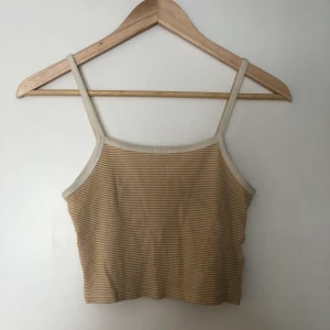 Pull&Bear linne - linne från Pull&Bear, så fint och somrigt! Säljer pga att de är för litet för mig, köpt förra sommaren och använt ett fåtal gånger <3