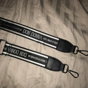 Svart väskband från Don Donna - Reglerbart väskband från Don Donna