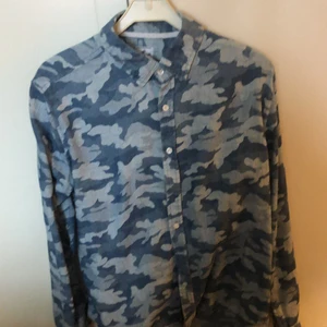 Camo skjorta  - Camo skjorta bra skick