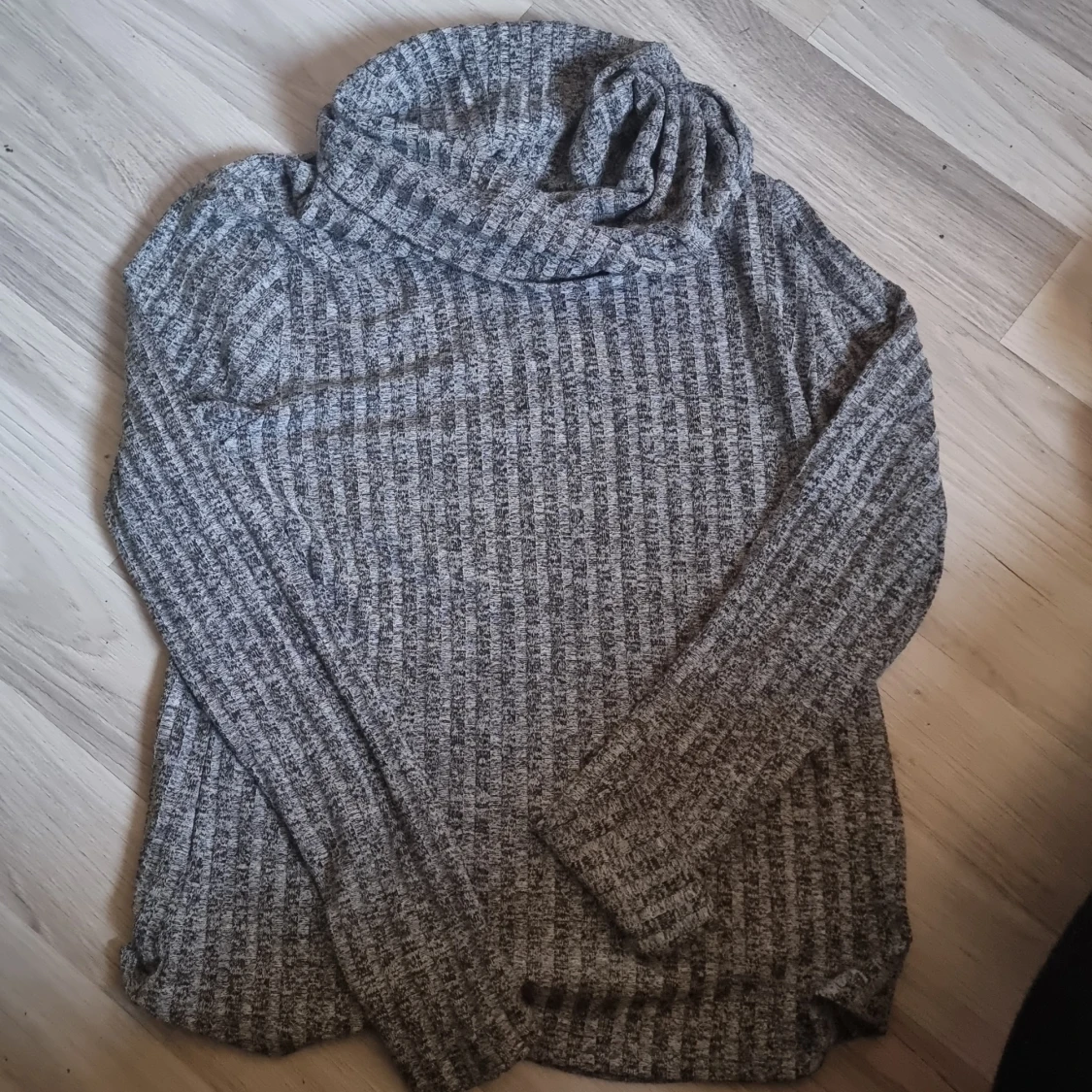 Tröja stl L men passa på M också 