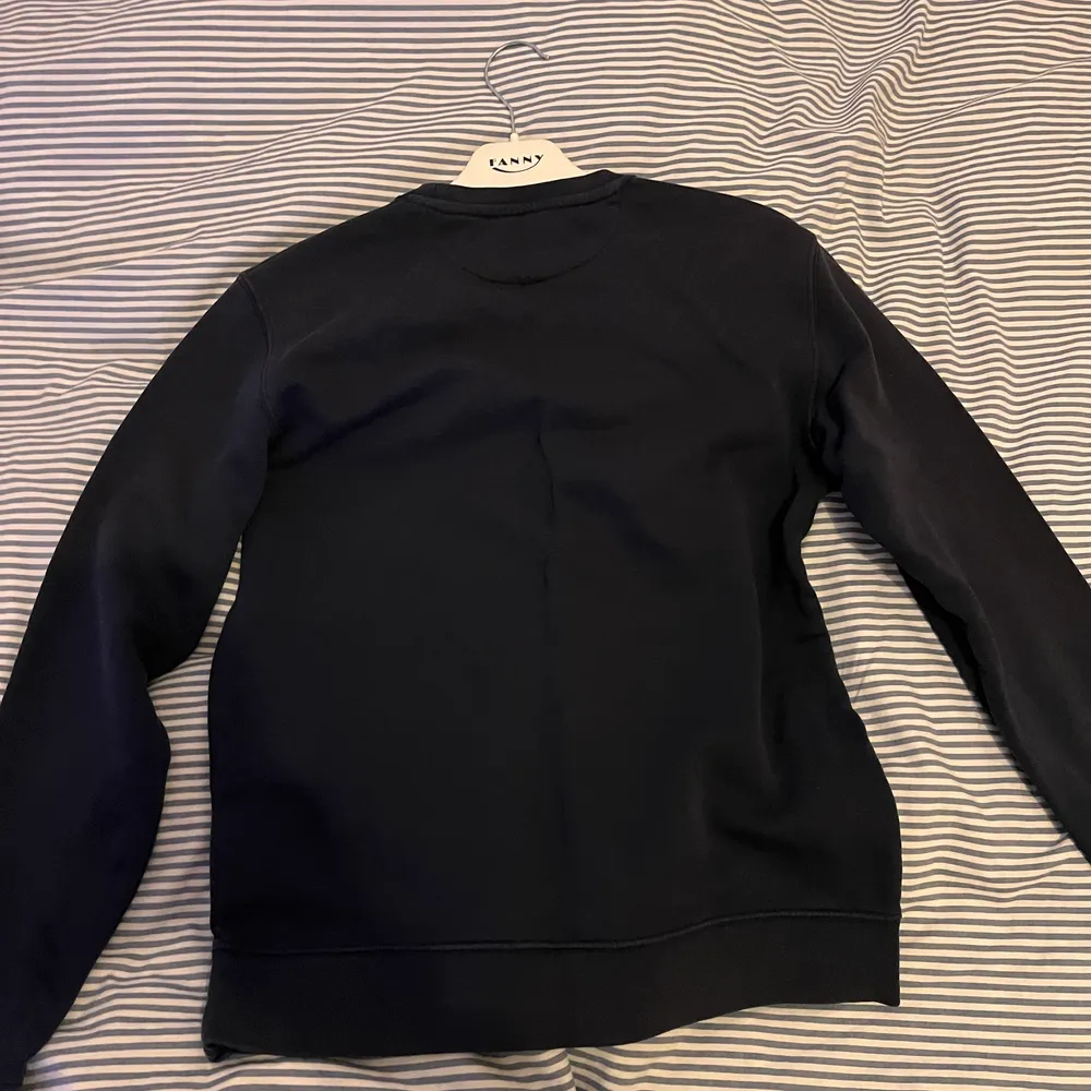 Fin gant sweatshirt i storlek 170 som knappt blivit använd och är för lite för mig . Tröjor & Koftor.