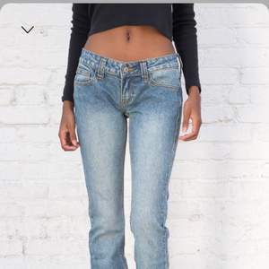 Säljer mina fina jeans från brandymelville i modellen kylie då dom inte riktigt passade mig, skriv för egna bilder. Säljer för 300 för de inte är använda!💕pris kan diskuteras vid snabb affär!