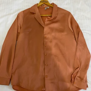 S - Skjorta från ASOS använd bara en gång. För frågor skicka gärna DM