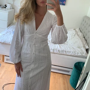 Sommarklänning - Superfin sommarklänning från NA-KD i storlek 36 🤍 endast använd en gång, så i nästintill nyskick! 