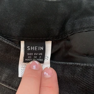 Svarta jeans  - Ifrån SHEIN ! Gott skick (BARA TESTAT EN GÅNG) 