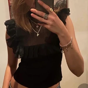 Zara topp  - Säljer denna as söta topp från zara då jag ej andvänder den , bilden är ej min men kan skicka privat ❤️ buda❤️❤️( den är slutsåld på hemsidan)