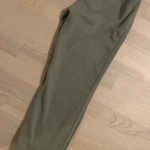 Oanvända pastellgröna sweatpants XXS - Mjuka, oanvända sweatpants i XXS. Ljust gröna.