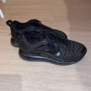 Nike air max 720  - Säljer för 500kr ny pris var 1384kr, dom är i storlek 36, skriv för fler frågor. 