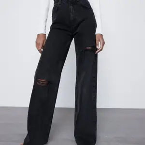 Ripped Jeans från Zara • storlek 36 • svart/mörkgråa • slutsålda  +54kr postnord spårbar frakt