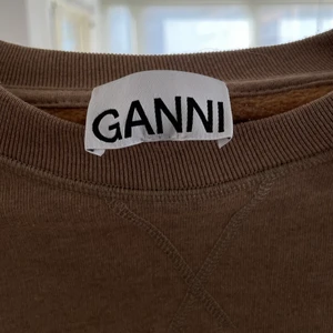Ganni sweatshirt  - Jättemysig och efterfrågad ganni sweatshirt. Kan skivalbumet bilder privat😊