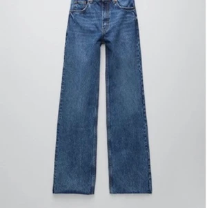 Zara jeans Wide leg marinblå  - Jeans från zara i nytt skick, använda 1 gång, marinblåa, st 38, 