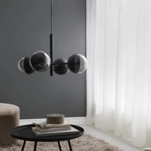 Lampa från H&M  - Taklampa från H&M. Dimmerbara glödlampor i medföljer. Nypris 1499kr, bara uppsatt sen nedtagen. 1000 kr. 