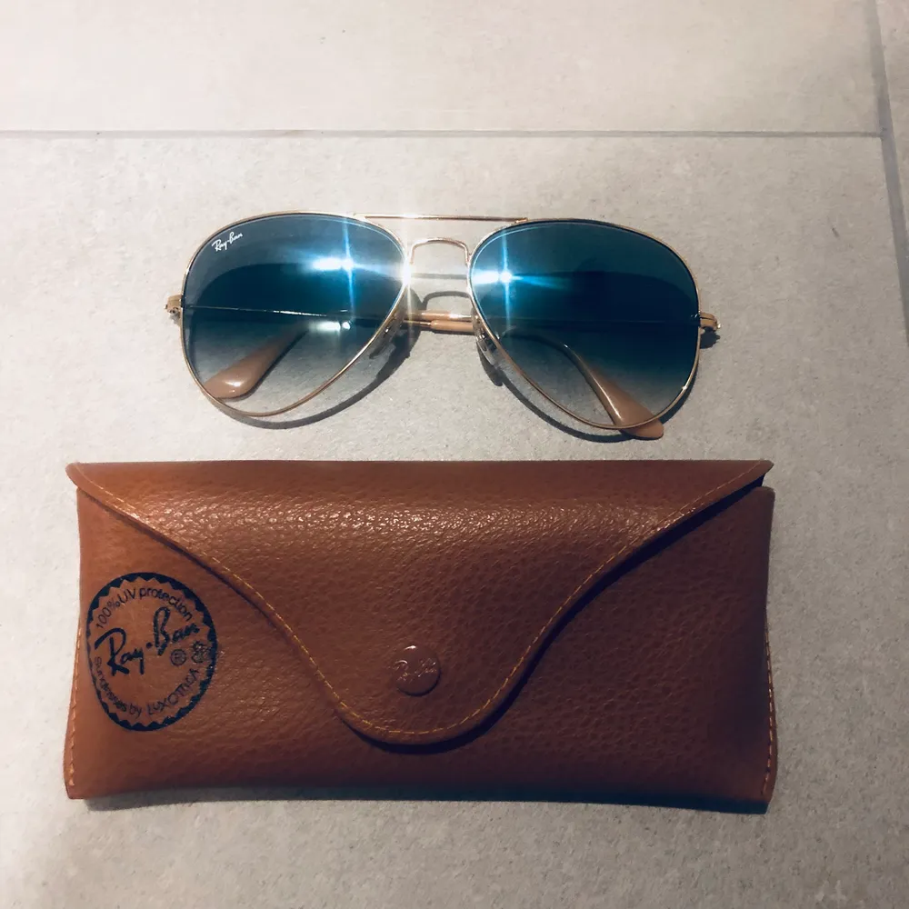 Nya Pilotbågar ifrån Ray-ban, blå melerad 💙 . Accessoarer.