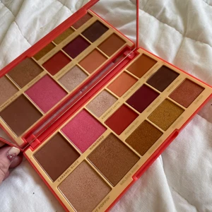 Ögonskuggpalett Revolution Makeup - Revolution Makeup x Raechel Leary ansikte och ögon endast lite använt 