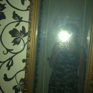 Palmklänning storlek 170 - En fin svart klänning med vita Palm tryck över hela klänningen från hm storlek 170. Säljer pågrund av utrensning använt ungefär 5 gånger inga fläckar eller liknande. Skriv om ni har fler frågor 