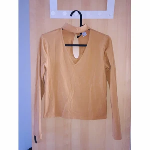 Tre tröjor för 100kr!  - Tre superfina tröjor i storlek S alla för 100kr. Hämtas i skutskär eller fraktas för 25kr! 