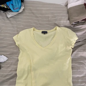 Tshirt - Inte kommit till användning, barnstorlek L sitter som en xs/s, frakten tillkommer elr möts i Linköping