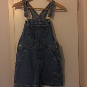 Hängsleshorts - Från beyond retro, superfint skick! Passar xs! 