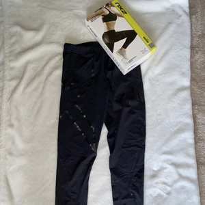 2XU kompressionstights - Sparsamt använda träningstights i XS