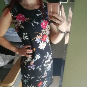 Klänning från Italien stl xs - s - Super din klänning som är köpt i någon liten butik i itialien så det är därför inger märke eller storlek på. Men uppskattas till att passa xs - s. Använd bara en gång. 