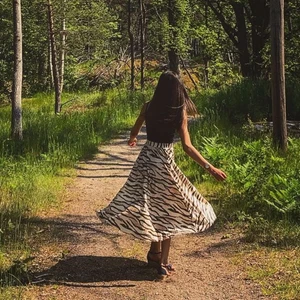 Plisserad kjol - Superfin plisserad kjol! Säljer då den inte kommer till användning. Superbra skick! Från ginatricot. Perfekt nu till sommaren! 150kr