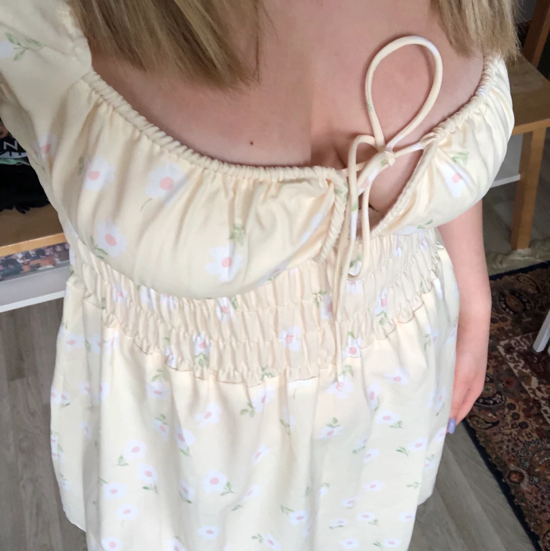 Supergullig gul klänning - 91