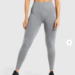 Gymshark tights i topskick!🤩 den ända skillnaden är att gymshark loggan är svart på byxan istället för rosa som på bilden💕