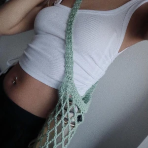 Virkad flaskhållare - Egenvirkad, superfin till t.ex. picknick💖 Kan göras i alla färger efter önskemål🥰