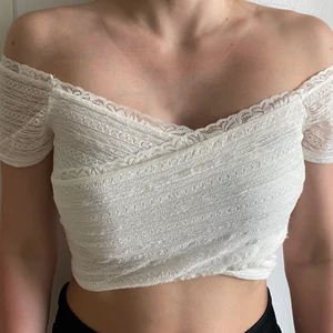 Vitt topp - Jättefint vitt topp från Bershka. Storleken är M. 😍😍