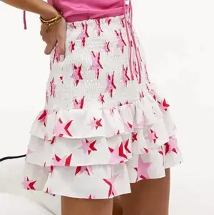 Söker denna kjol från Loavies i storlek XS eller S. Någon som säljer denna?💕💕