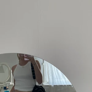 One sise  - Tillbehör: ett längre band. Basic. 350kr original pris