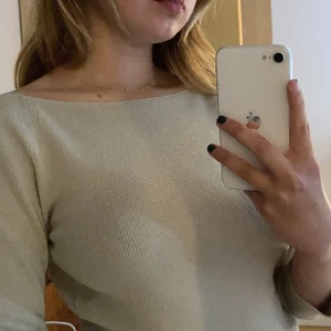 Stickad tunn tröja - Jättecool men kommer aldrig till användning 💔