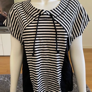 Tröja  - Tröja i jättefint skick, stl L men passar M-L