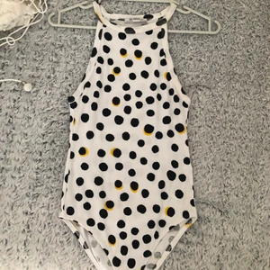 Snygg mönstrerad body! - Säljer denna unika bodyn!