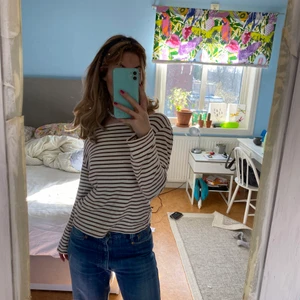 Randig tröja - Randig tröja i storlek M. Bra och tjockt material