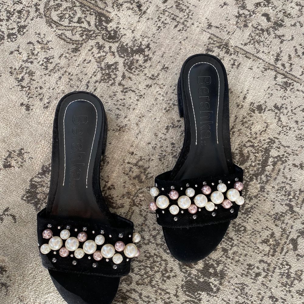 Klackade sandaler från Bershka | Plick Second Hand