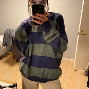 Randig tröja - Jätteskönt material och är använt typ 3 gånger. Köpt för 300kr. 