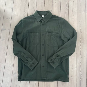 Arket overshirt  - Kan både mötas upp och levereras!