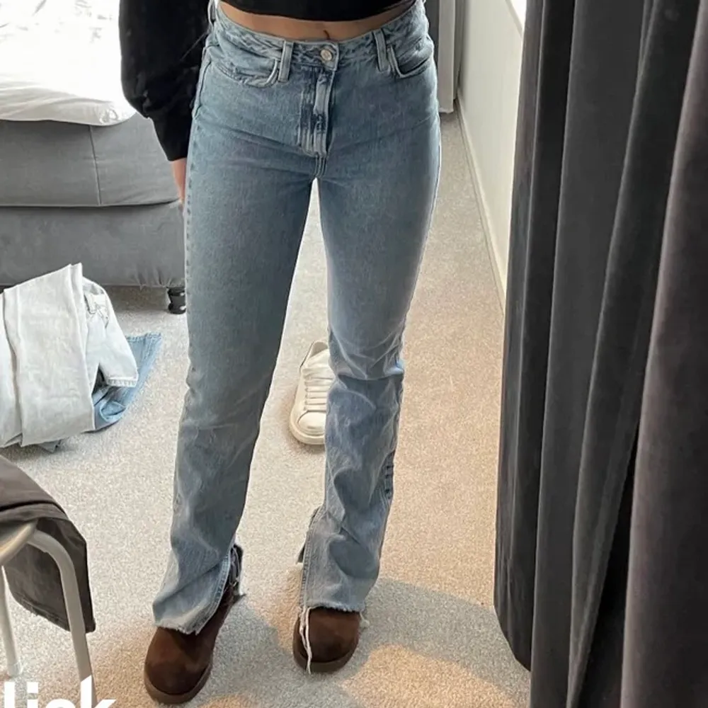 Snygga jeans i storlek 34 från Zara. Bra skick!. Jeans & Byxor.