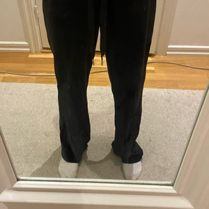  Intresse koll  - INTRESSE KOLL på mina svarta byxor! Ganska lika juicy conture båda är ju av tyget sammet och snören! Super sköna. Bara använda en gång