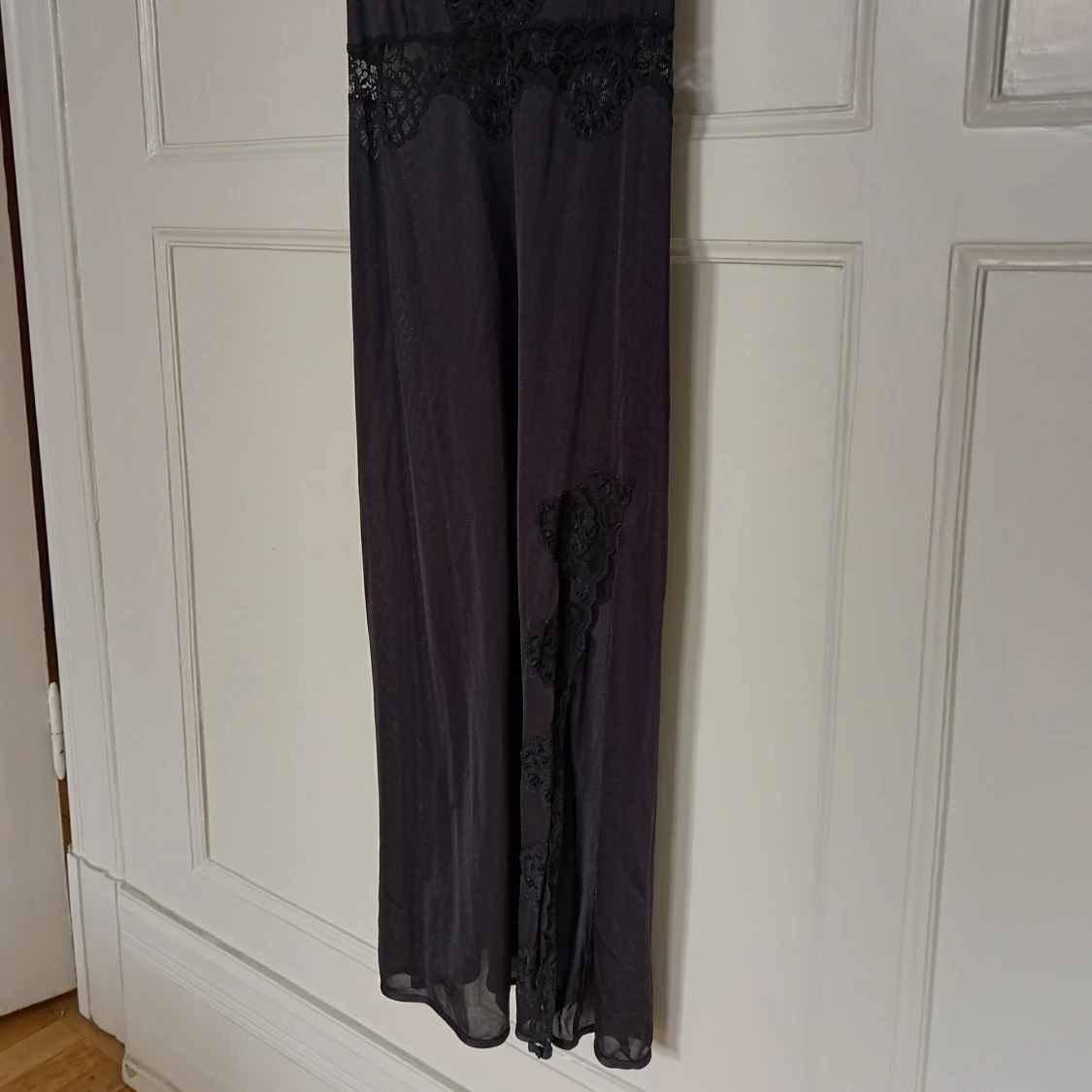 svart slip dress maxi satin & spets - 91