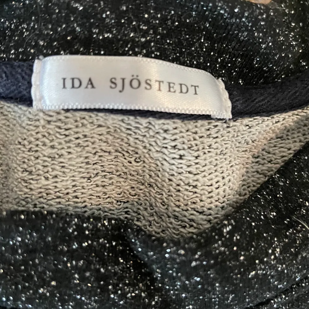 Ida Sjöstedt tröja storlek S väldigt bra skick. Lite använd. Hoodies.