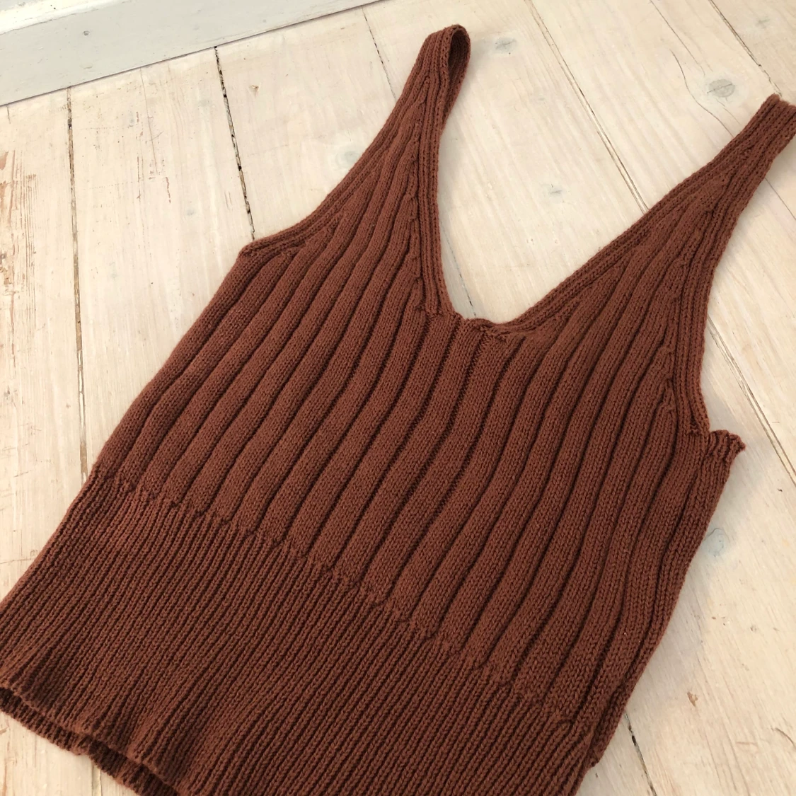 Brunt stickat linne  - 90